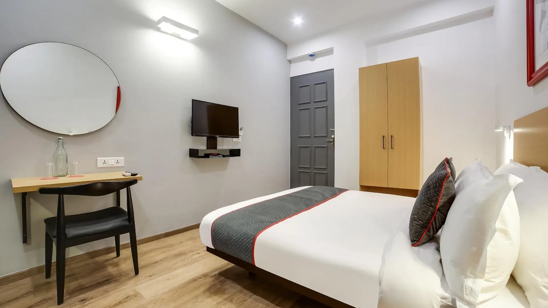 Townhouse Unitech Cyber Park Gurgaon Near Omaxe Celebration Mall 4*,  Ινδία
