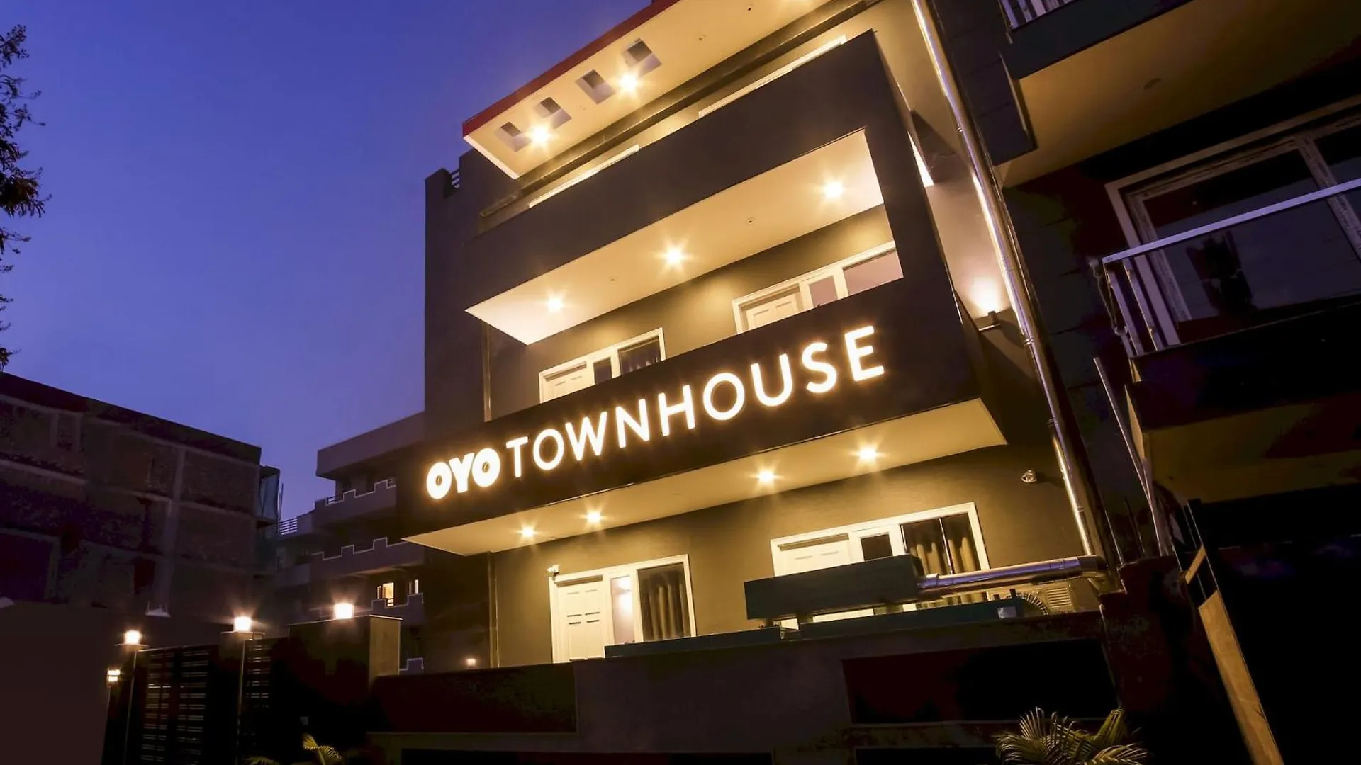 Townhouse Unitech Cyber Park Gurgaon Near Omaxe Celebration Mall Ινδία