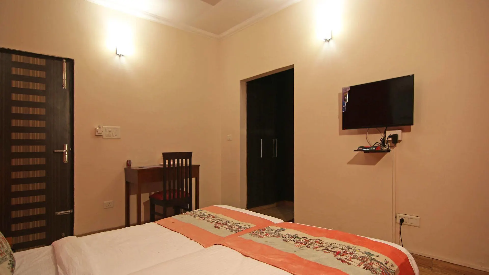 Townhouse Unitech Cyber Park Gurgaon Near Omaxe Celebration Mall 4*,  Ινδία